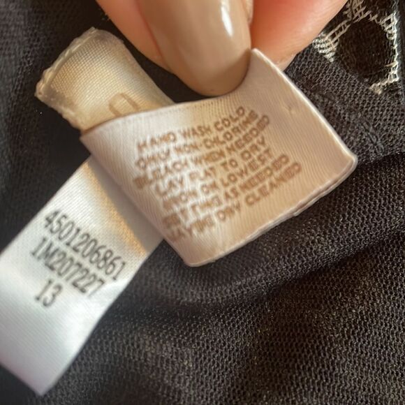 Chico’s white with black polka dots sleeveless blouse with ruffle across front - Picture 8 of 8